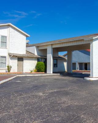 Studio Inn Extended Stay Oklahoma City Airport by OYO