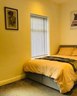 Luxury Double & Single Rooms with En-suite Private bathroom in City Centre Stoke on Trent