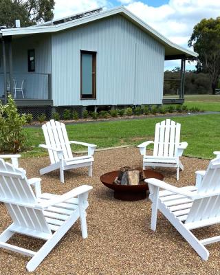 Hannah's Place in the heart of Lovedale, Hunter Valley wine country, Free bottle of wine with each booking