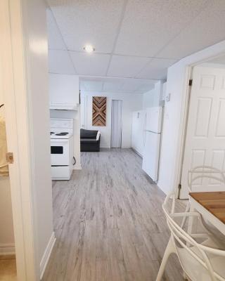 Cozy 1BR in Vieux-Longueuil +parking 14min Downtown