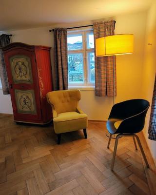Ferienwohnung RESL - geschmackvoll renoviert & zentral im historischen Schindelhaus