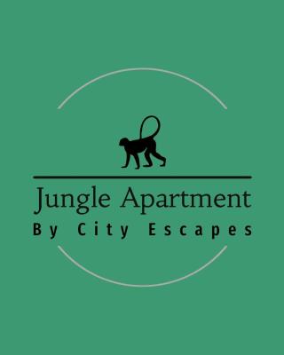 Jungle Escape, City Apartment with Parking & Terrace