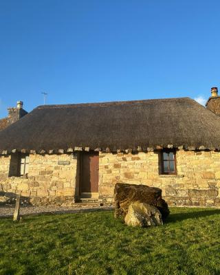 Tigh Mairi at Mary's Thatched Cottages