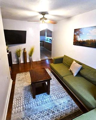 3 BR Southside Pad - Sleeps 8 - Amazing Location