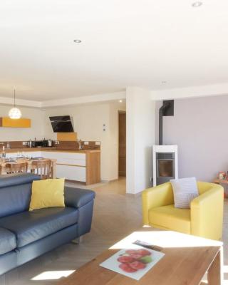 L'Abeille - Renovated - 4 bedroom - 8 person-110sqm - Views!