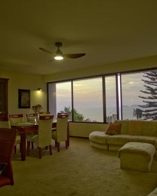 Gran apartamento de lujo de 4 dormitorios con vista al mar en Miraflores, Lima