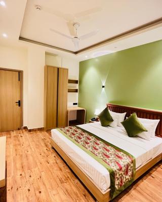 Hotel IP Swarn near Anand Vihar Vaishali Ghaziabad