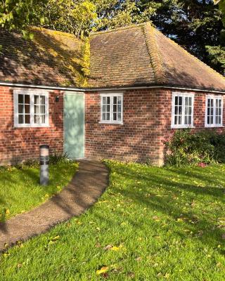 Green Cottage in grounds of Grade II* Frognal Farmhouse