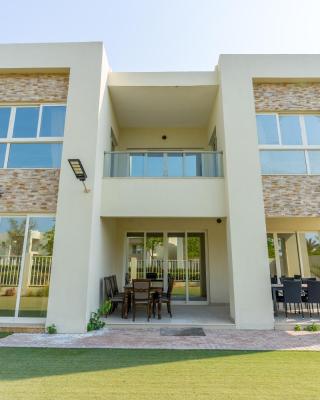 Luxury 5B Villa private Garden in Ras Al Khaimah