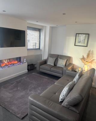 LUXURY Apartment Belfast City Centre overlooking Custom House Sqaure