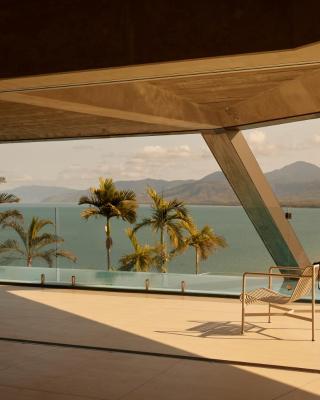 'The Edge' Unique Luxury Experience