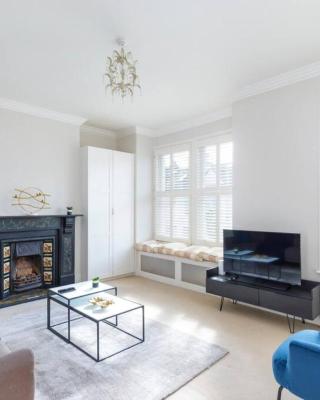 Tranquil 2BR Fulham Gem with Terrace Near Shops