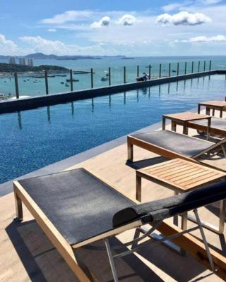 BASE Central PATTAYA Quiet Room with Infinity Pool & Free Netflix
