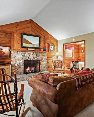 Classic Log Cabin with Fireplace on Quiet River