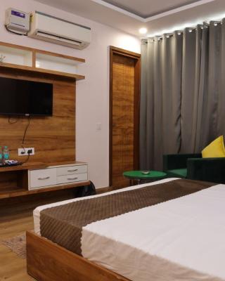 The Sandalwood Hotel I Sec-38 I Near Medanta Medicity Gurgaon