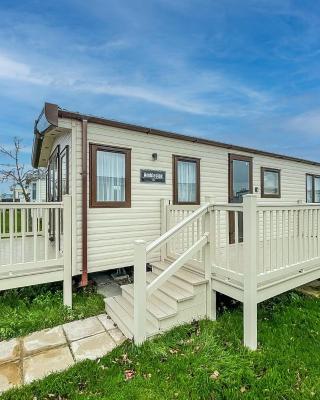 Beautiful 6 Berth Caravan With Decking At Valley Farm Holiday Park Ref 46736v