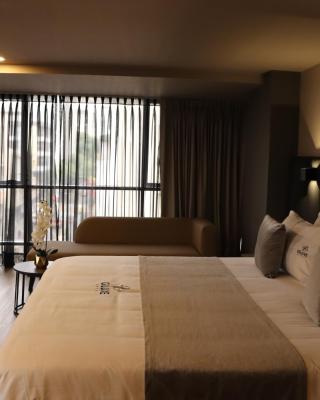 Giluxe Hotel