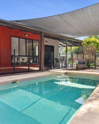 252 David Low Way