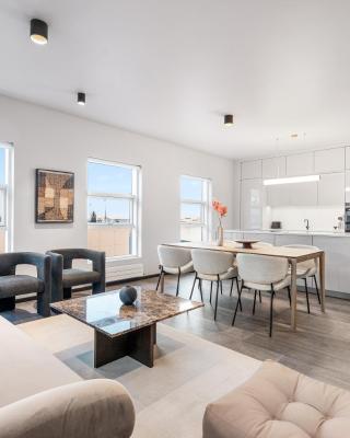 Harbour Lux 3BR & 2BA in the Heart of the City with Free Parking