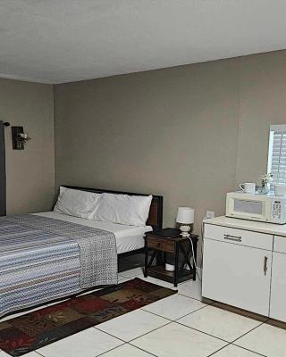Green Castle Apartment in Tampa Near Airport and Busch Gardens