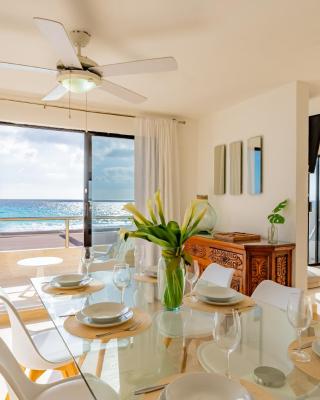 Beachfront Villa in The Heart of Cancun