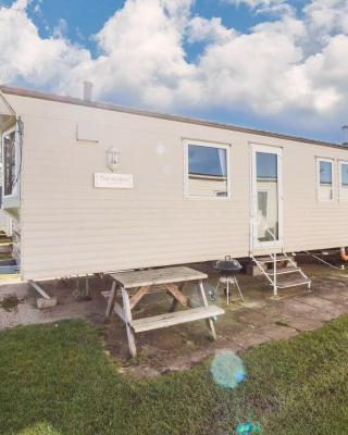 Spacious 8 Berth Caravan At Heacham Beach Holiday Park In Norfolk Ref 21027b