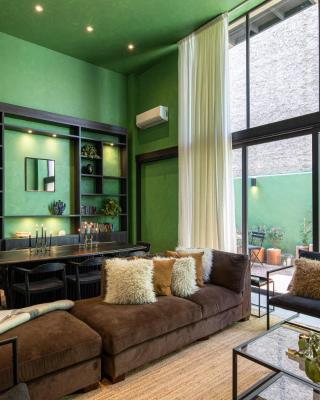 Colorful & Lively Centro Gem 5BR, Rooftop Patio