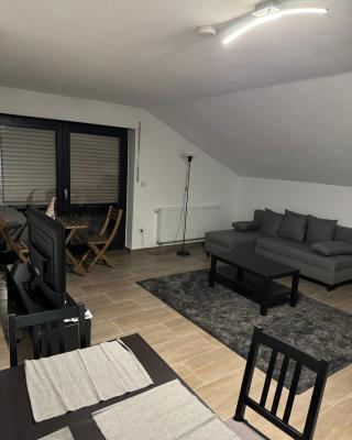 Wohnung mit Küche, Fernseher, WLAN und Parkplatz - Brian
