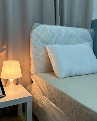Spacious Mini Partition Room Near Emirates Mall