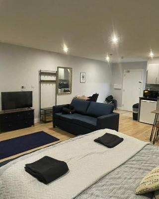Market Haven Deluxe Studios Town centre with Netflix, Business & Leisure Travellers