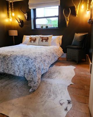 La Casa Rosa Cheltenham - free parking close to racecourse