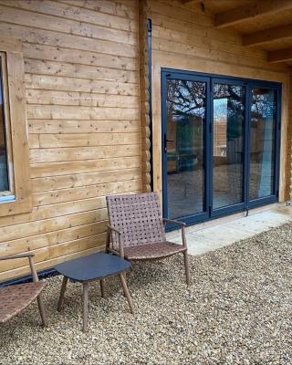 Inviting 2-Bedroom Cabin in Ashton Under Hill