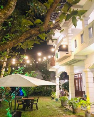 Plantation Surf Inn & Restaurant - Midigama