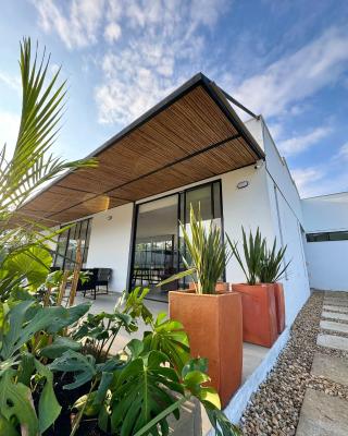CASA PALMANOVA CON PISCINA EN LA MESA