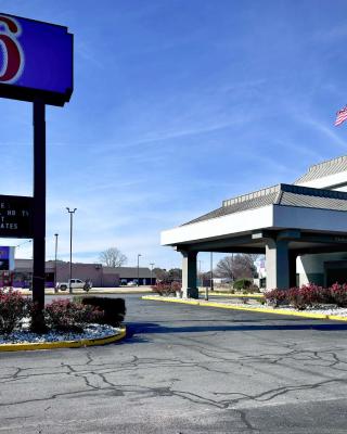 Motel 6-Pine Bluff, AR