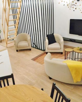 Grand studio lumineux au calme, centre historique