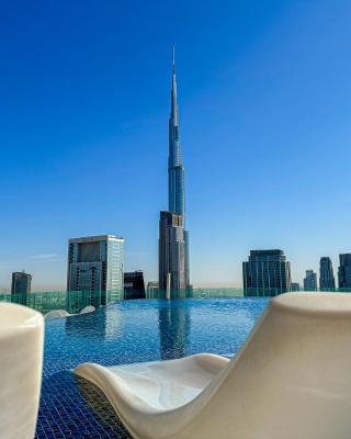FULL Burj Khalifa view LUX 2Bedroom with Rooftop Pool Central location in Paramount Hotel Midtown