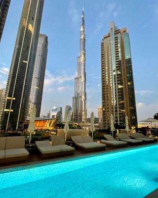 Stylish New 2BR l Spacious with Burj & Fountain Views l near Dubai Mall l Pool l Gym