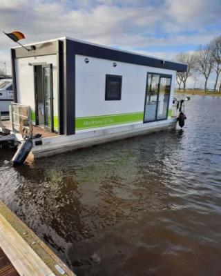 Houseboat Tiny Griffin