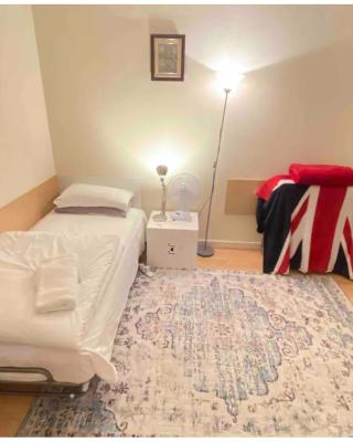Single Room - Kings Cross, Female Only,, Guest House