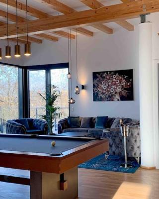 Luxury Penthouse Jacuzzi, Pool Table, Bbq & Desks