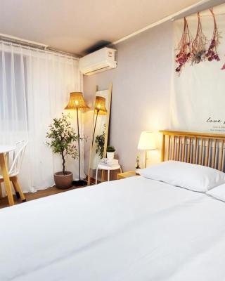 홍대 인근 이대역 # Stay E202