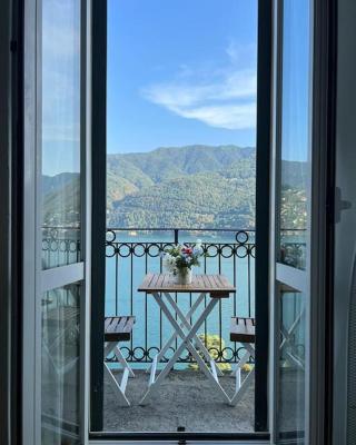 Emy House Charming Apt Stunning Views /Balcony