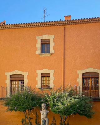 The Corner House of Altafulla - A Stroll from the Beach, in the Heart of the Old Town