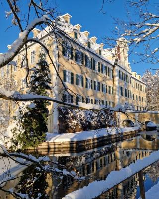Wohnen im Wasserschloss Sandizell