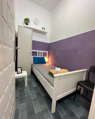 Restful Partition Room Near Mashreq Metro