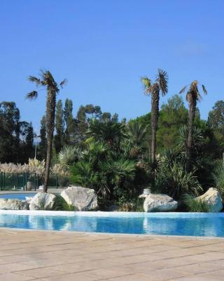 GASDON - Golfe de St-Tropez - Gassin - Studio cabine dans résidence avec piscine bord de mer