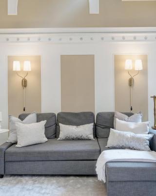 Victoria's Parliamentary Suite with Private Rooftop Patio & Harbour View