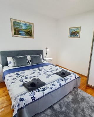 Entire house floor - 2-Bedroom Cozy & Peaceful Apartment