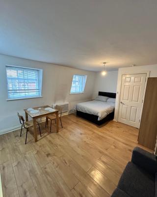 Leicester Studio at City Centre with free parking